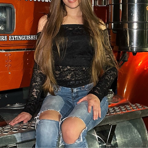 Black lace off the shoulder top #offtheshoulder - Picture 1 of 3